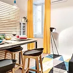 Nilos Flat Historical Center Неаполь